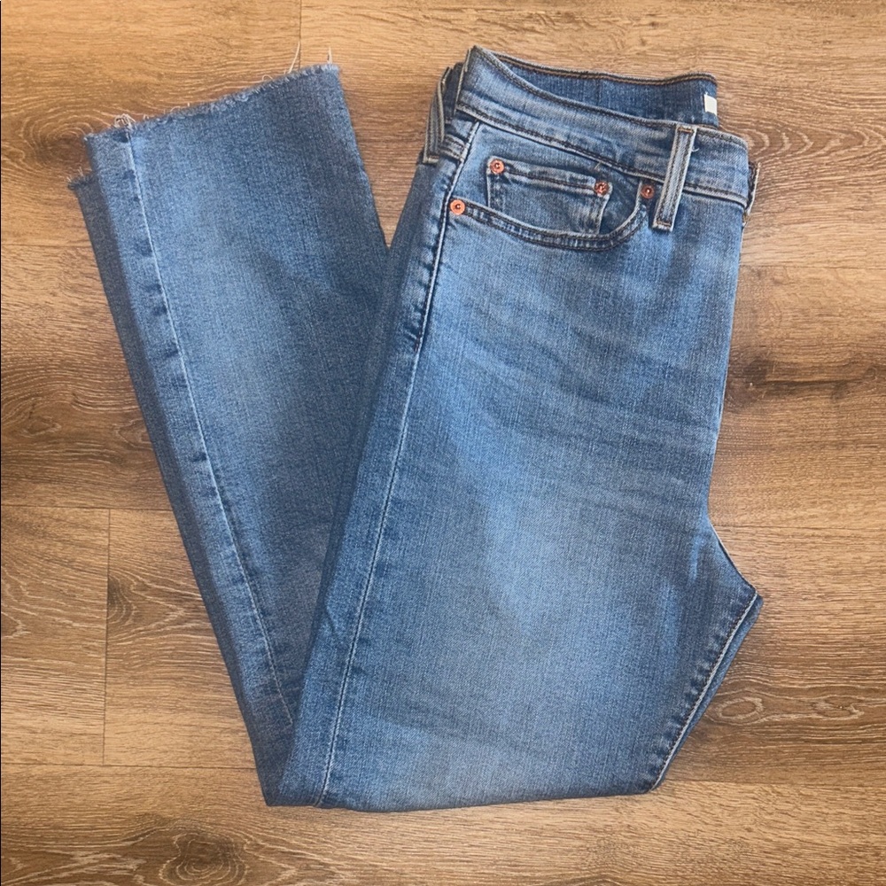 Levi’s Wedgie Straight High-Rise Distressed Jeans — W30 L28
